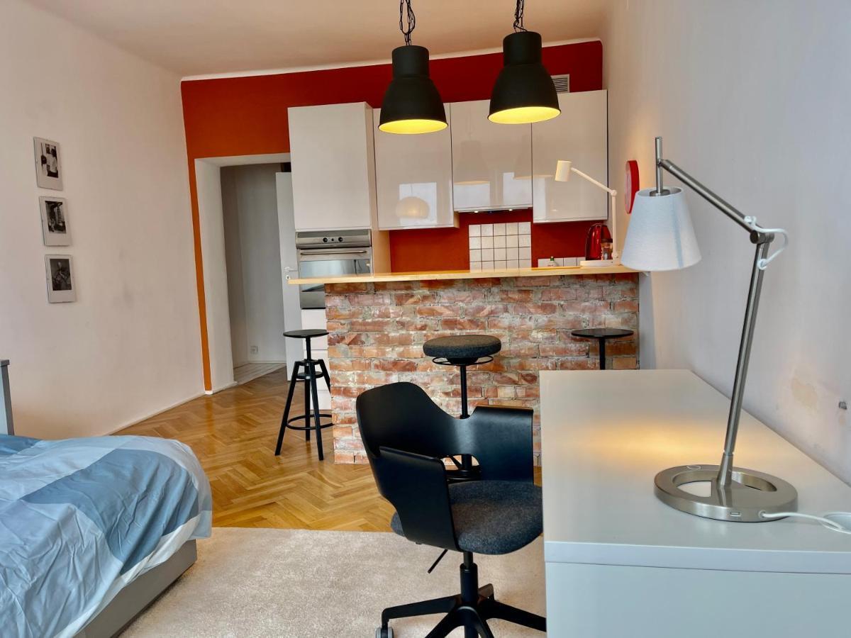 Super Beauty Metro Wifi 65'Tv Netflix Hbo Appletv+ Apartment Варшава Екстериор снимка