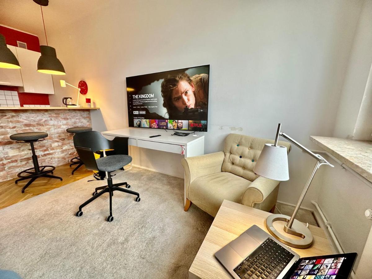 Super Beauty Metro Wifi 65'Tv Netflix Hbo Appletv+ Apartment Варшава Екстериор снимка