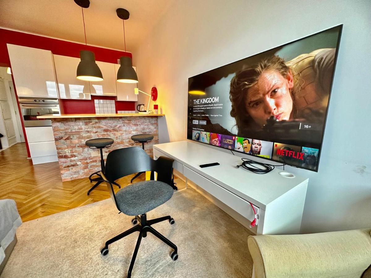 Super Beauty Metro Wifi 65'Tv Netflix Hbo Appletv+ Apartment Варшава Екстериор снимка